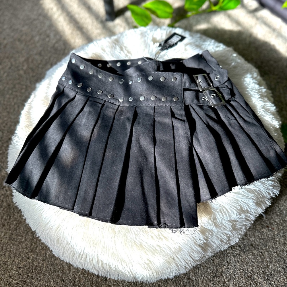 Dollskill current mood pleated mini skirt with silver buttons and buckle
